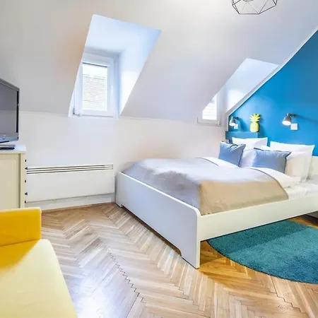 Апартаменты Quiet Charming Near The Center