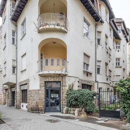 Апартаменты Quiet Charming Near The Center