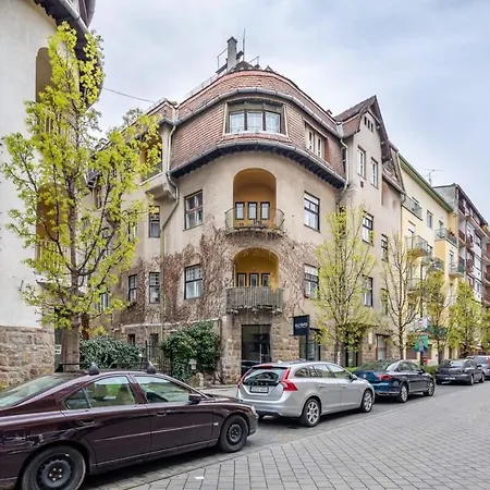Quiet Charming Near The Center Апартаменты