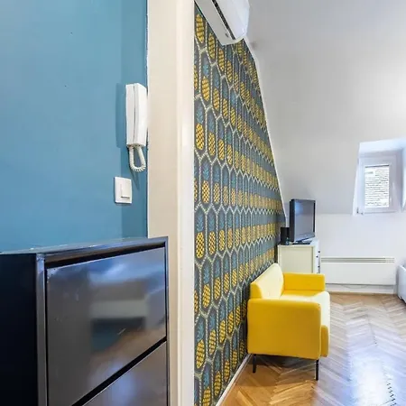 Quiet Charming Near The Center Appartamento Budapest