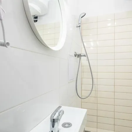 Quiet Charming Near The Center *